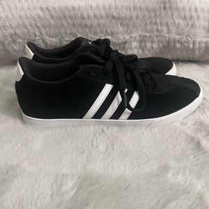 NWOT Women’s Adidas Casual Shoes
